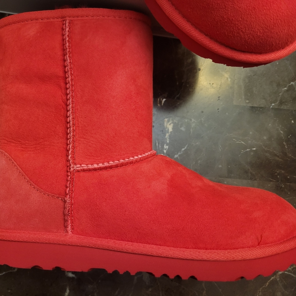 Ugg womens size 7 girls size 5 ref boots